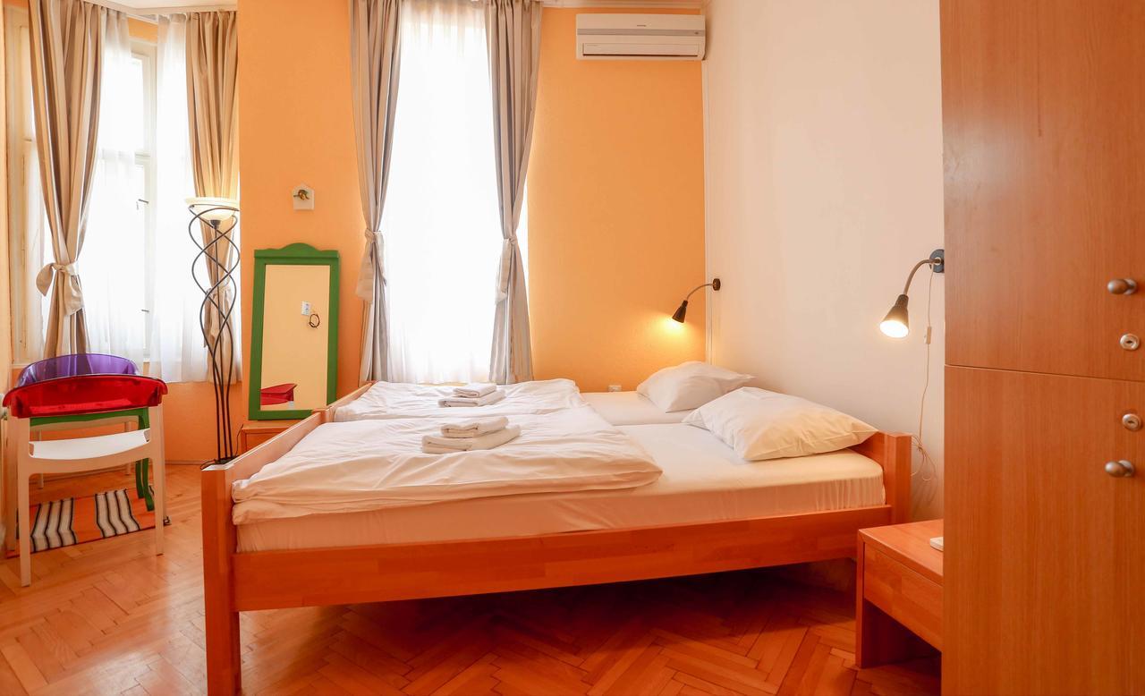 Pigeon Square Rooms Sarajevo Bagian luar foto