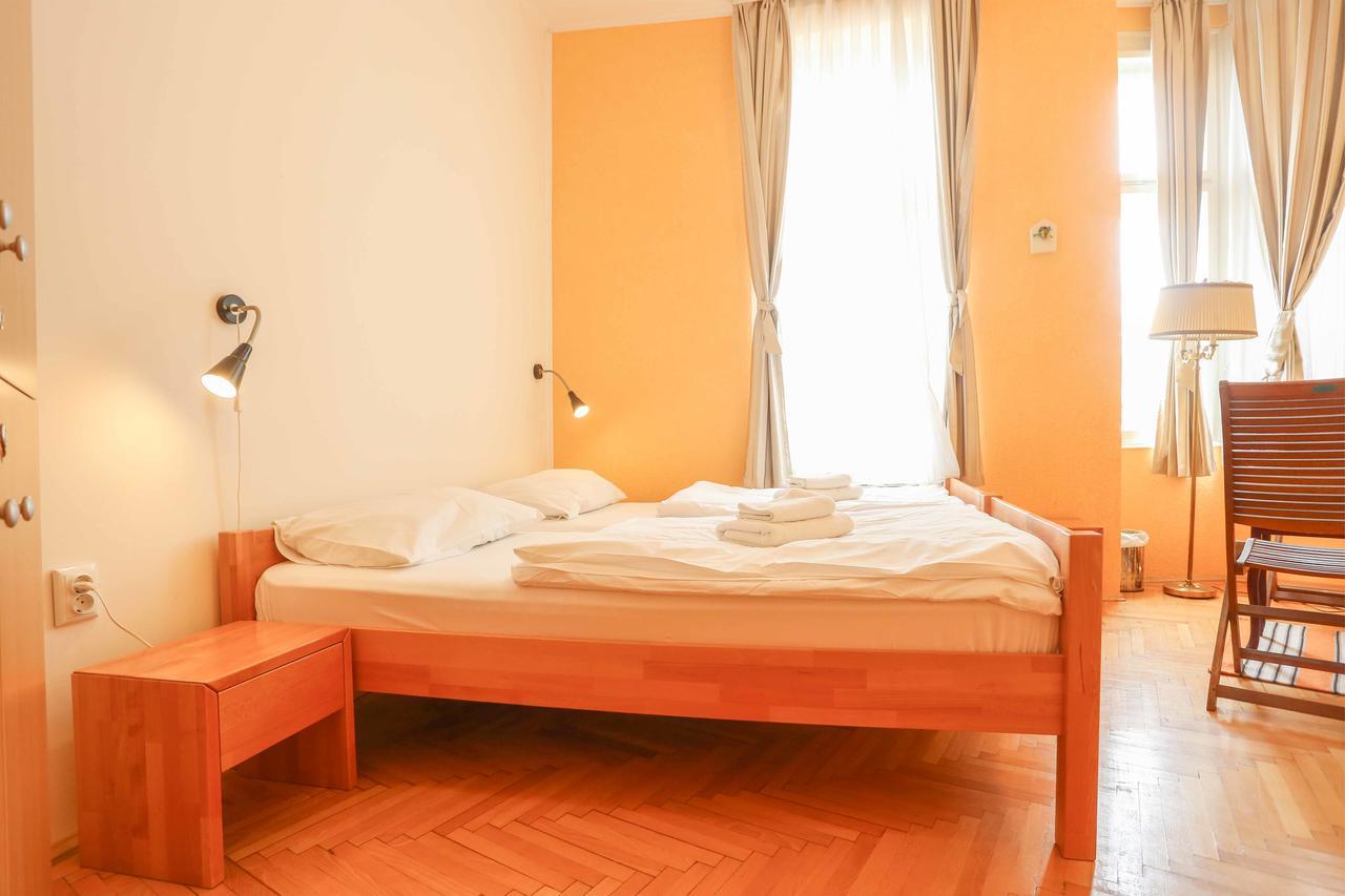 Pigeon Square Rooms Sarajevo Bagian luar foto