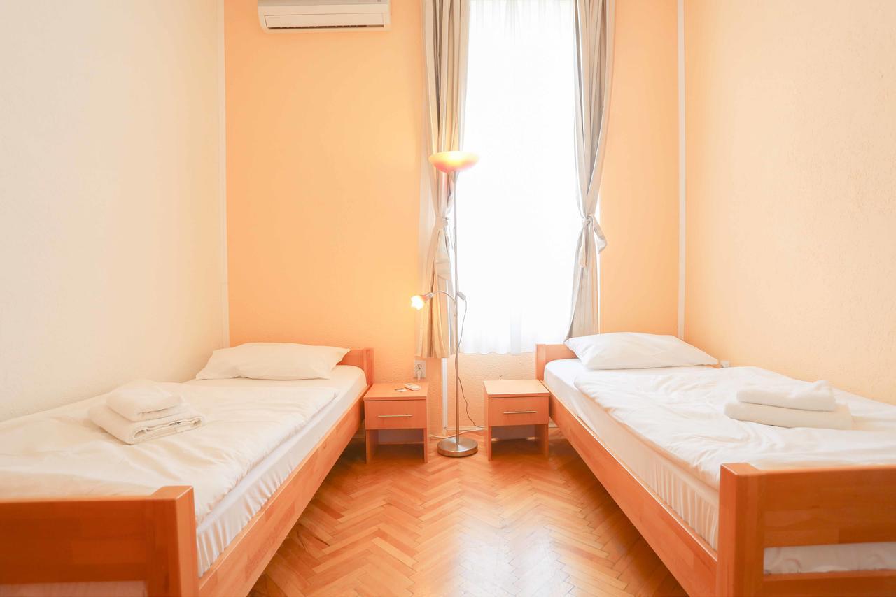 Pigeon Square Rooms Sarajevo Bagian luar foto