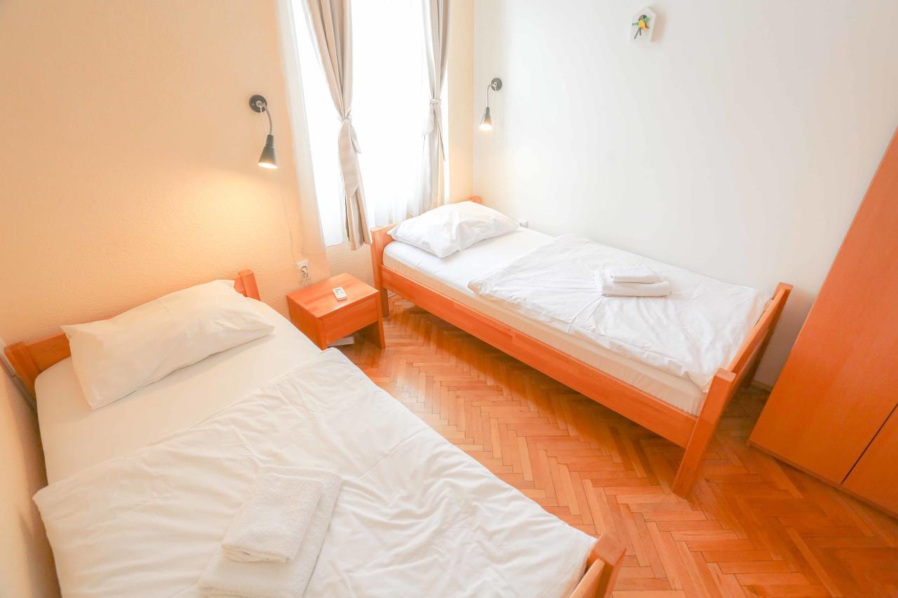 Pigeon Square Rooms Sarajevo Bagian luar foto